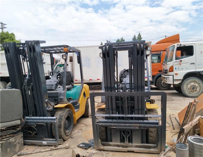 3 χρησιμοποιημένο ιστός Forklift diesel SGS φορτηγών 7FD40 που εγκρίνεται με το μέσο κύλινδρο